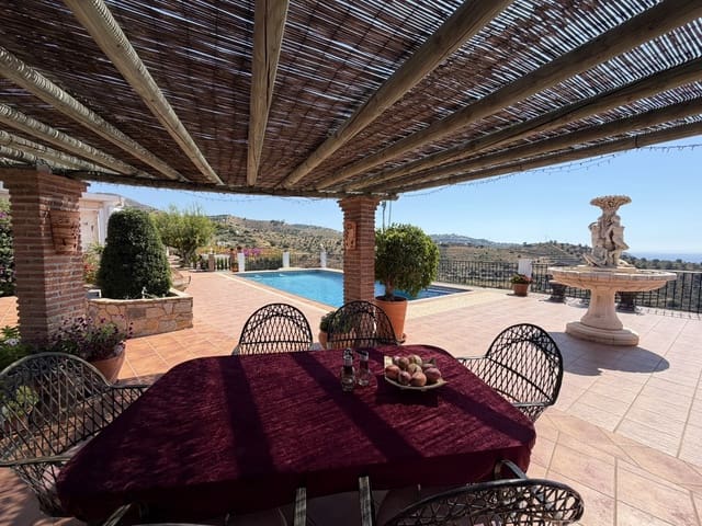 4 soveværelse Villa til salg i La Herradura, Almuñécar med swimmingpool garage - € 1.150.000 (Ref: 10130287)