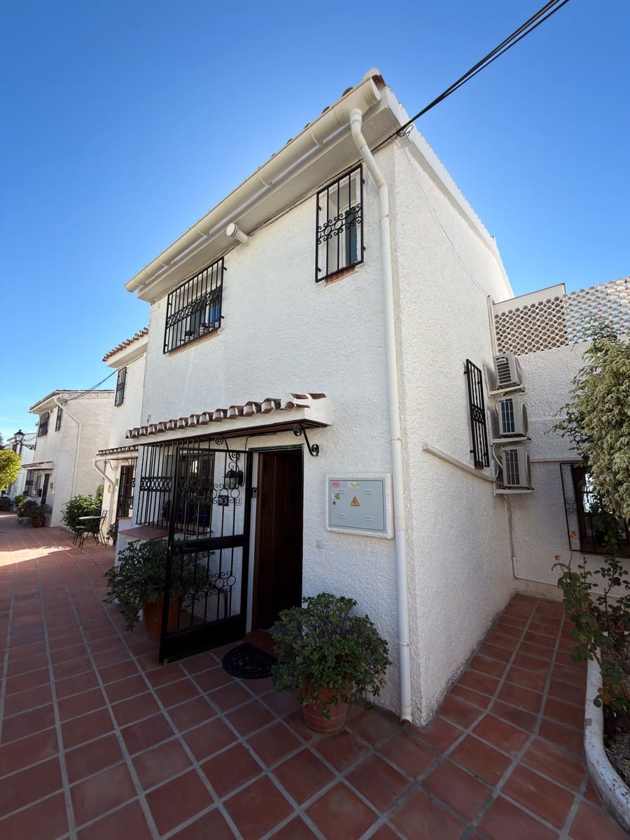 3 Zimmer Reihenhaus zu verkaufen in Nerja mit Pool - 449.000 € (Ref: 10183221)