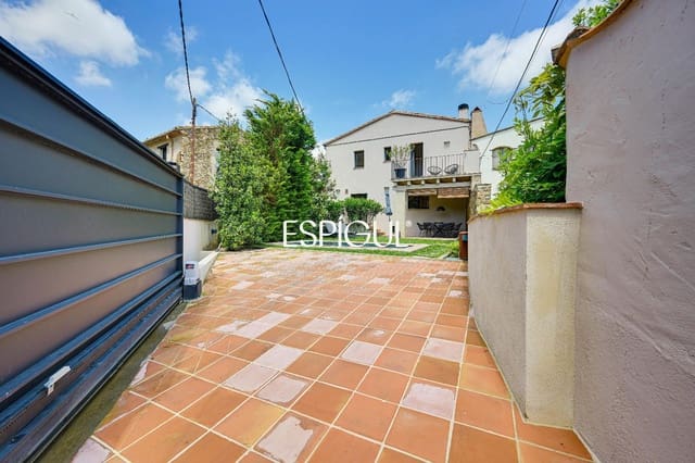 4 bedroom Villa for sale in La Bisbal d'Empordà with pool garage - € 635,000 (Ref: 10016092)