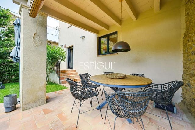 4 bedroom Villa for sale in La Bisbal d'Empordà with pool garage - € 635,000 (Ref: 10016092)