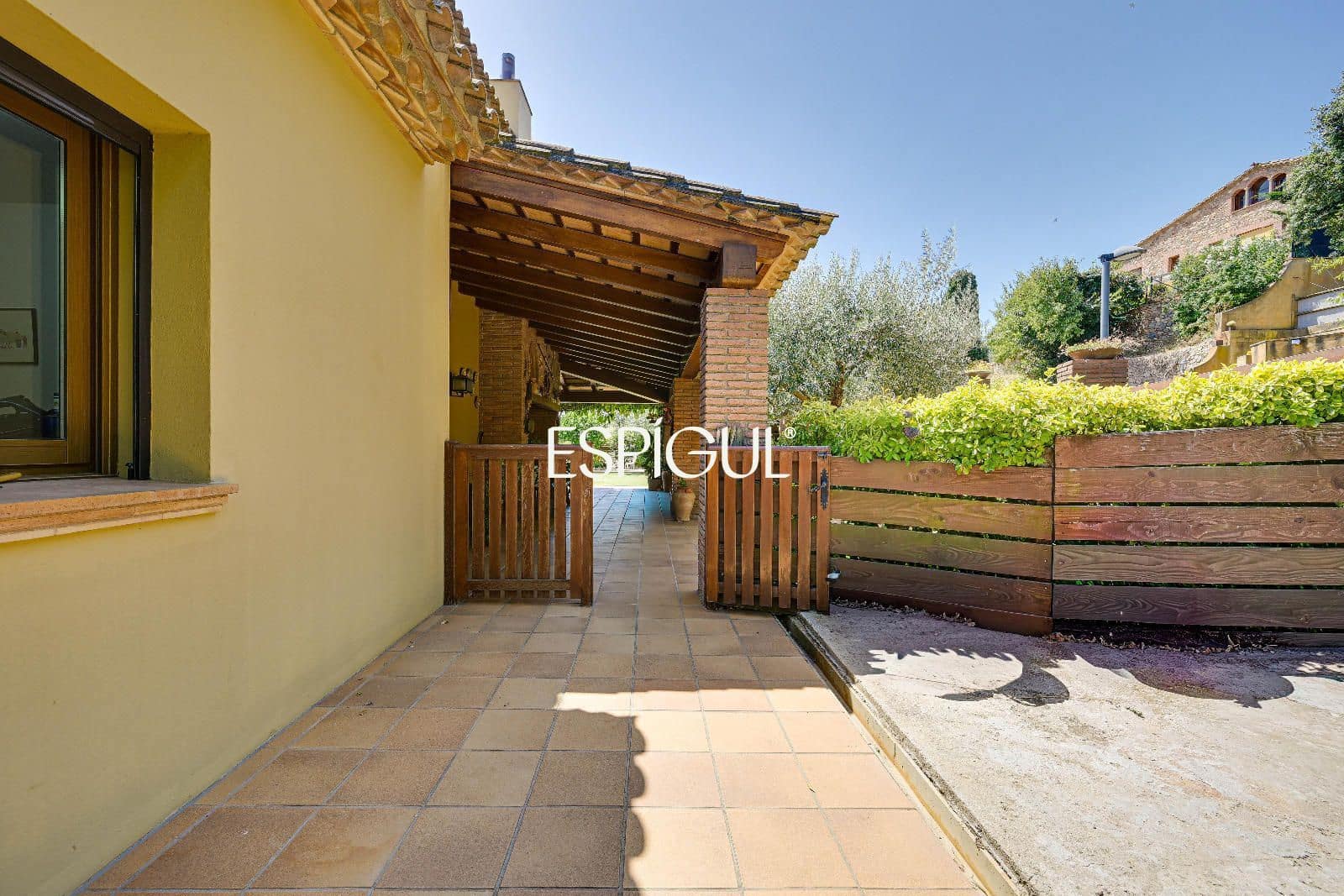 5 soveværelse Villa til salg i Mont-ras med swimmingpool garage - € 1.500.000 (Ref: 10016093)
