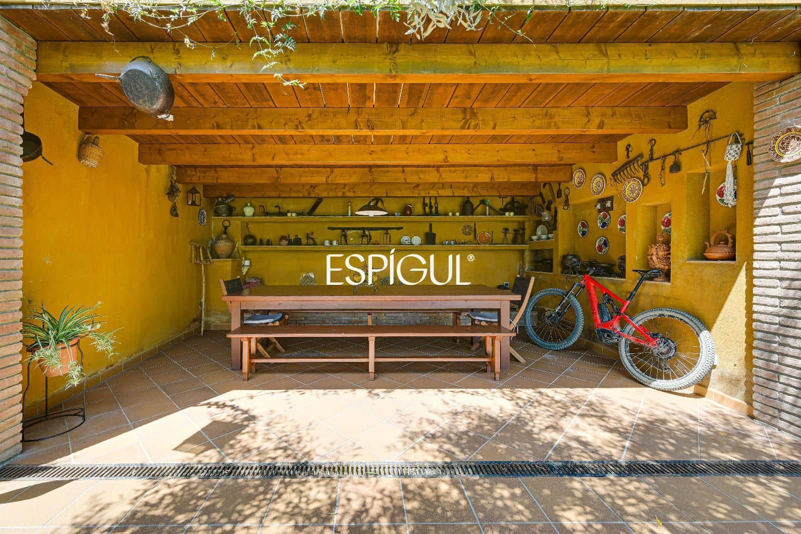 5 soveværelse Villa til salg i Mont-ras med swimmingpool garage - € 1.500.000 (Ref: 10016093)