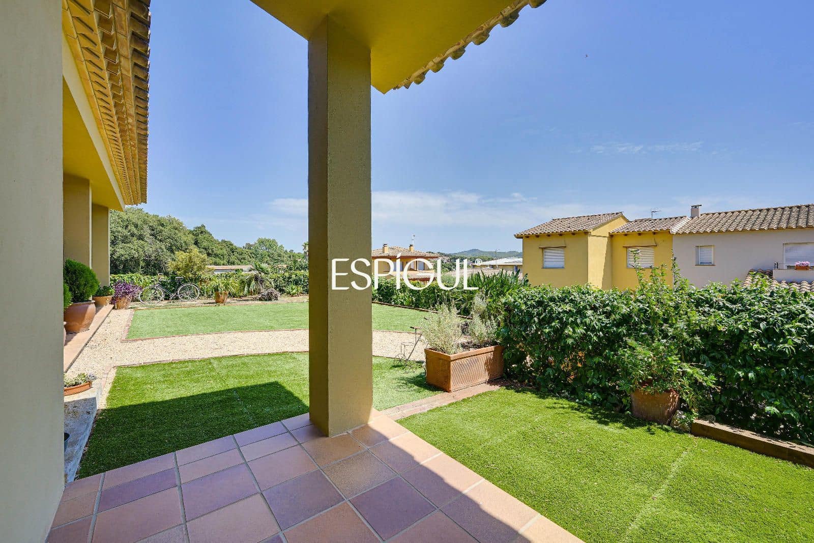 5 soveværelse Villa til salg i Mont-ras med swimmingpool garage - € 1.500.000 (Ref: 10016093)