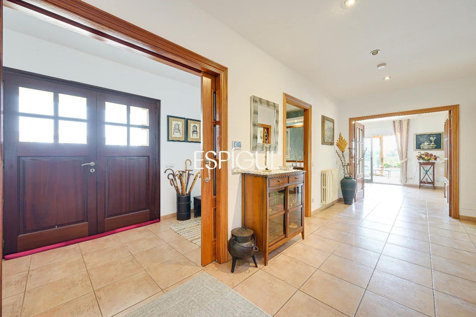 5 soveværelse Villa til salg i Mont-ras med swimmingpool garage - € 1.500.000 (Ref: 10016093)