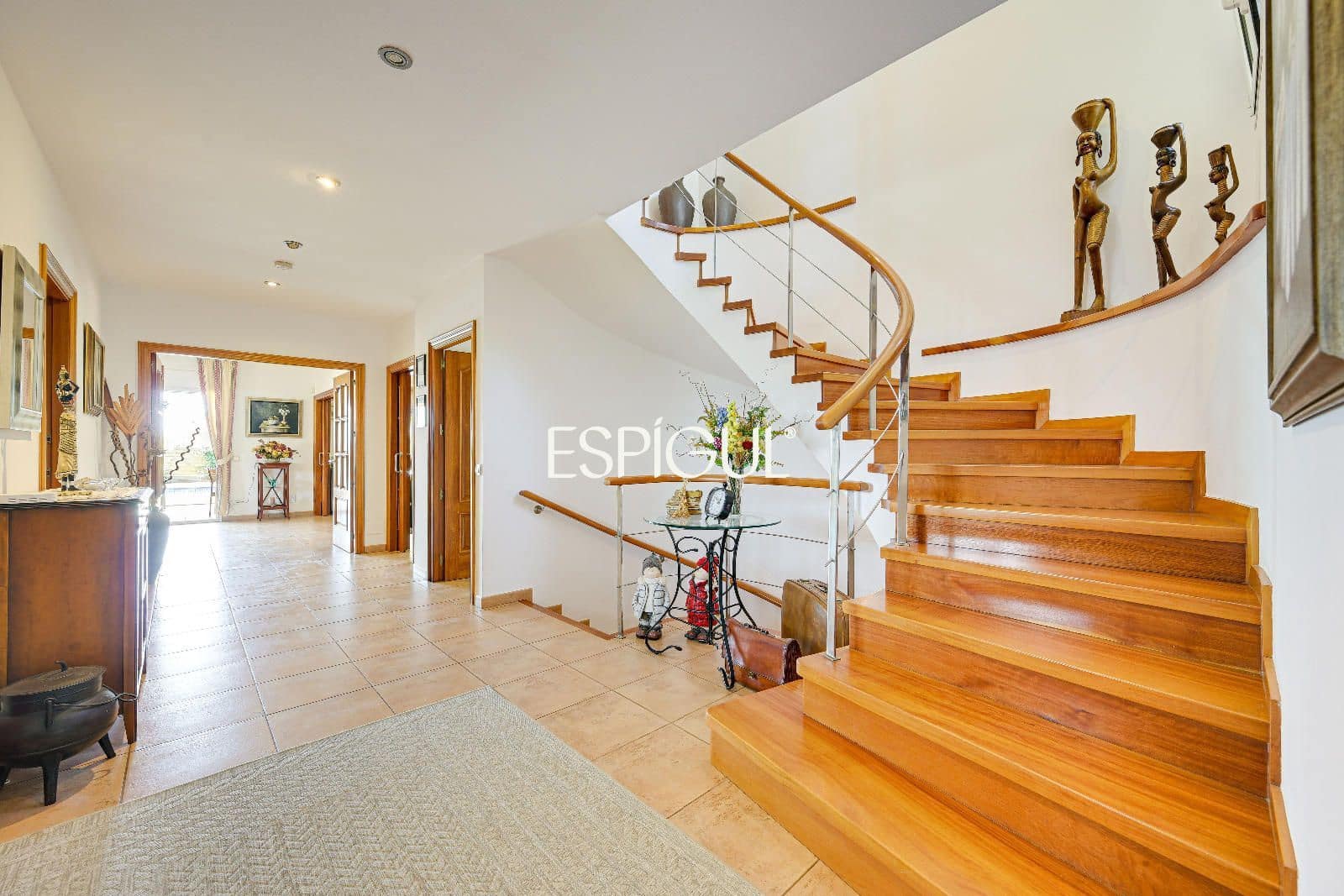 5 soveværelse Villa til salg i Mont-ras med swimmingpool garage - € 1.500.000 (Ref: 10016093)