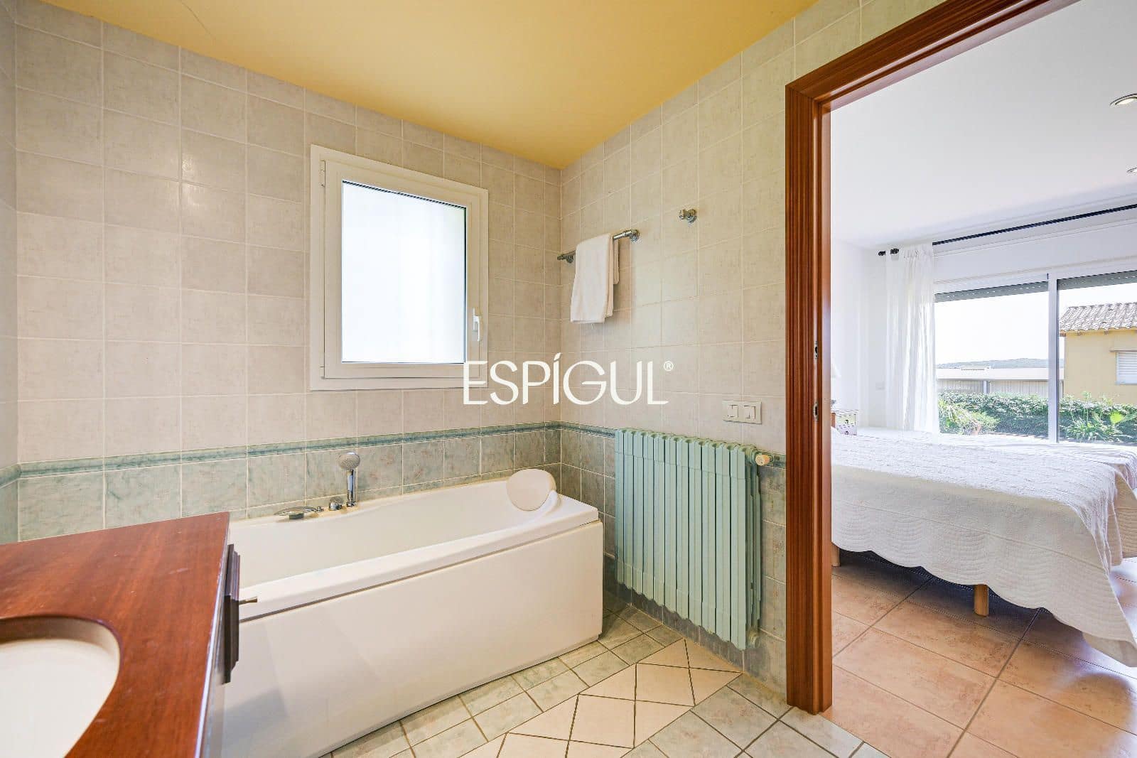 5 soveværelse Villa til salg i Mont-ras med swimmingpool garage - € 1.500.000 (Ref: 10016093)