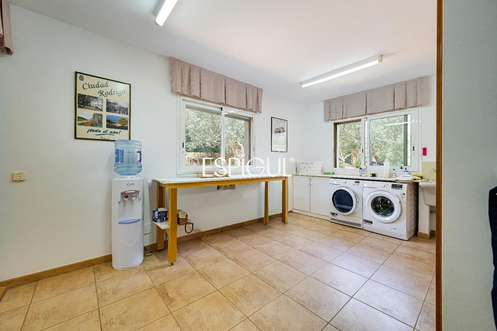 5 soveværelse Villa til salg i Mont-ras med swimmingpool garage - € 1.500.000 (Ref: 10016093)