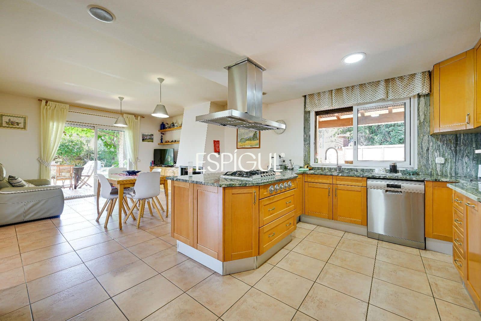 5 soveværelse Villa til salg i Mont-ras med swimmingpool garage - € 1.500.000 (Ref: 10016093)