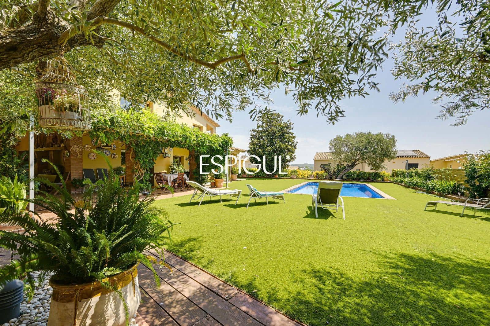 5 soveværelse Villa til salg i Mont-ras med swimmingpool garage - € 1.500.000 (Ref: 10016093)