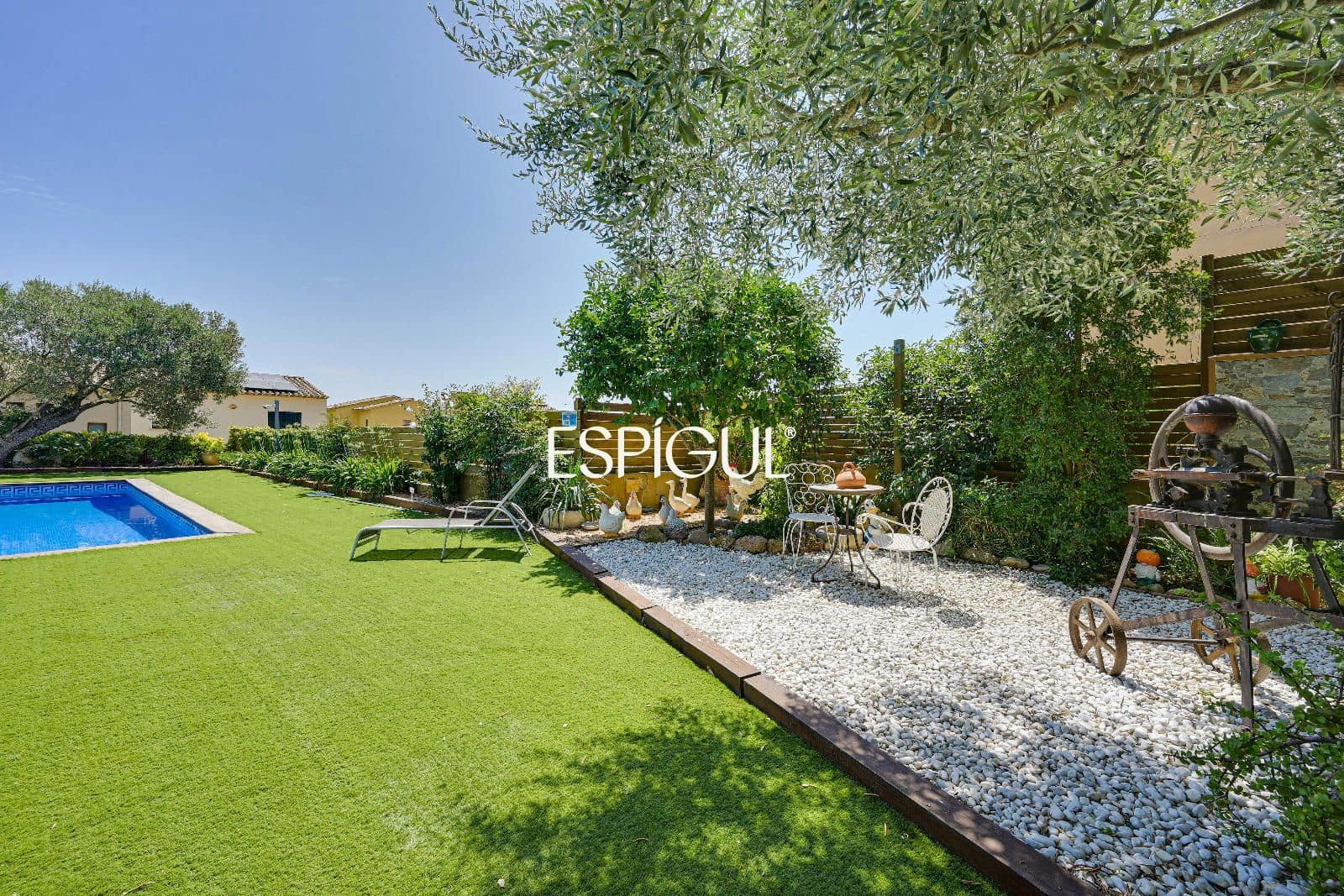 5 soveværelse Villa til salg i Mont-ras med swimmingpool garage - € 1.500.000 (Ref: 10016093)