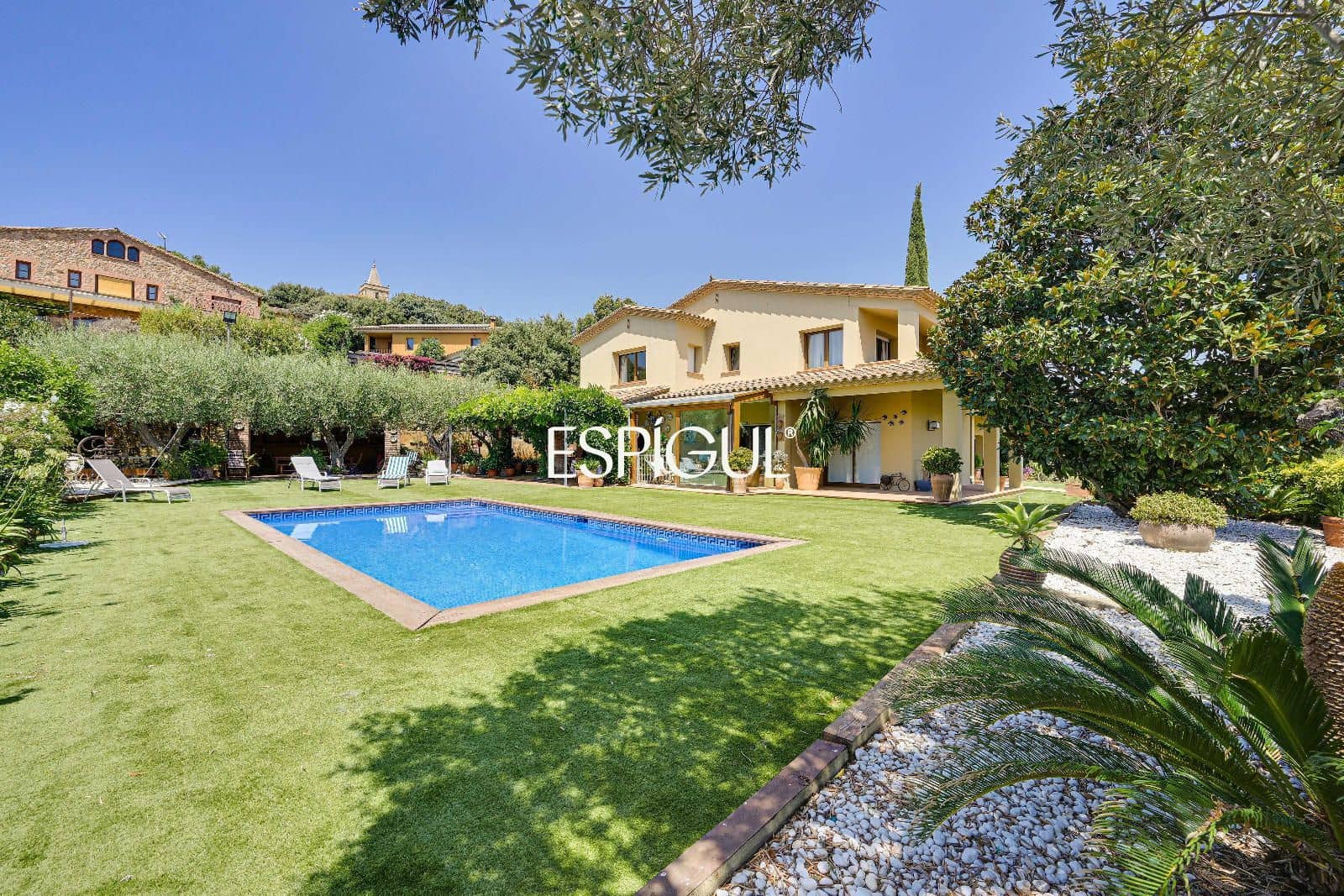 5 soveværelse Villa til salg i Mont-ras med swimmingpool garage - € 1.500.000 (Ref: 10016093)