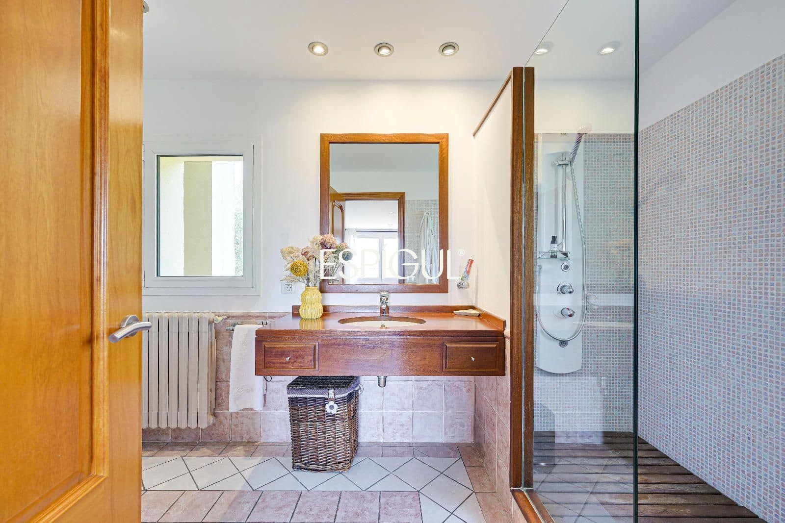 5 soveværelse Villa til salg i Mont-ras med swimmingpool garage - € 1.500.000 (Ref: 10016093)