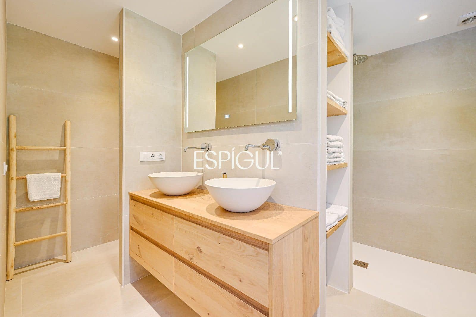 Chalet de 5 habitaciones en Vall-llobrega en venta con piscina garaje - 1.975.000 € (Ref: 10016100)