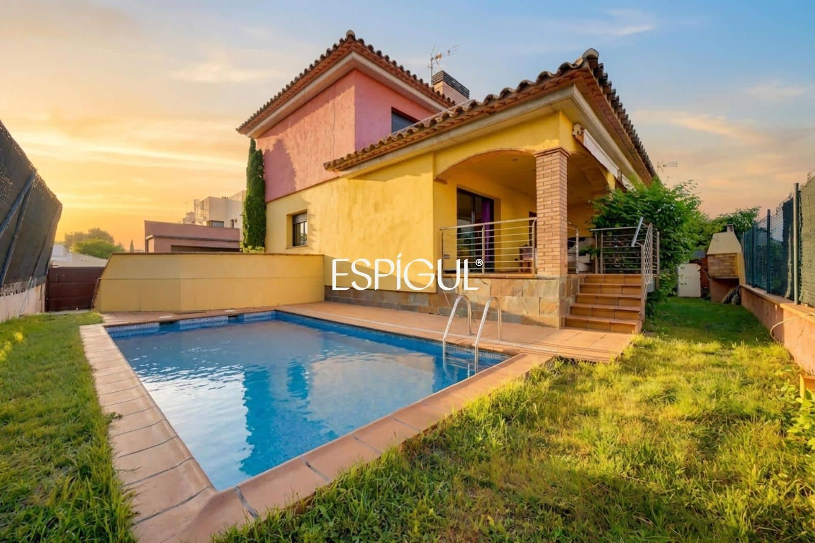 4 bedroom Villa for sale in L'Escala with pool garage - € 550,000 (Ref: 10016101)