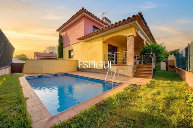 4 bedroom Villa for sale in L'Escala with pool garage - € 550,000 (Ref: 10016101)