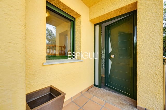 4 bedroom Villa for sale in L'Escala with pool garage - € 550,000 (Ref: 10016101)