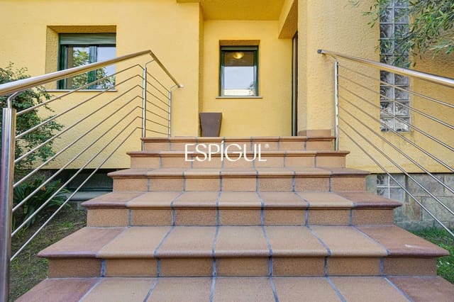 4 bedroom Villa for sale in L'Escala with pool garage - € 550,000 (Ref: 10016101)