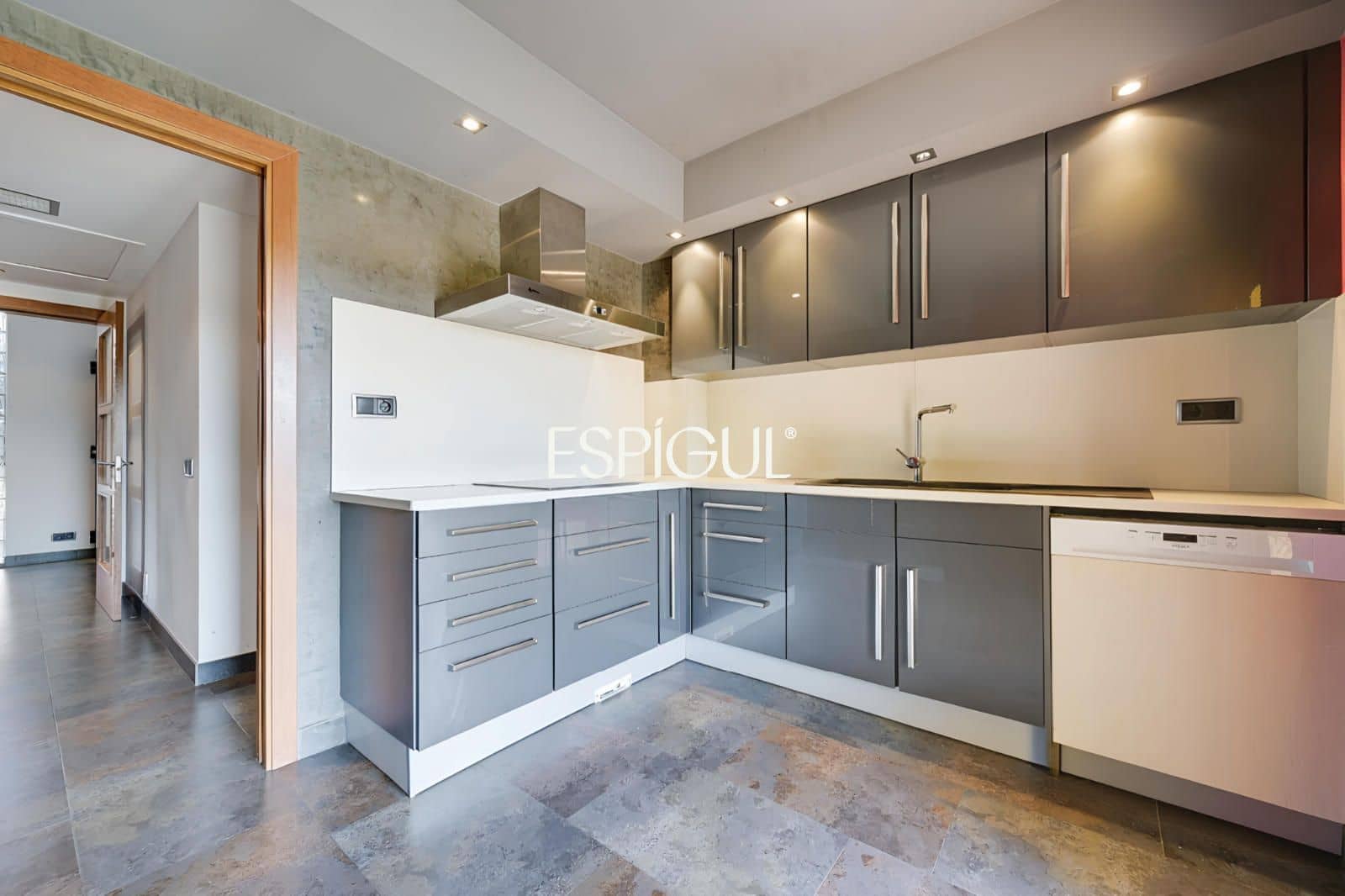 4 bedroom Villa for sale in L'Escala with pool garage - € 550,000 (Ref: 10016101)
