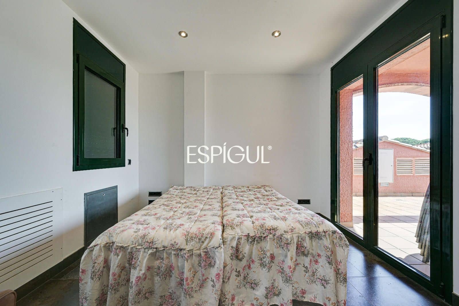 4 bedroom Villa for sale in L'Escala with pool garage - € 550,000 (Ref: 10016101)
