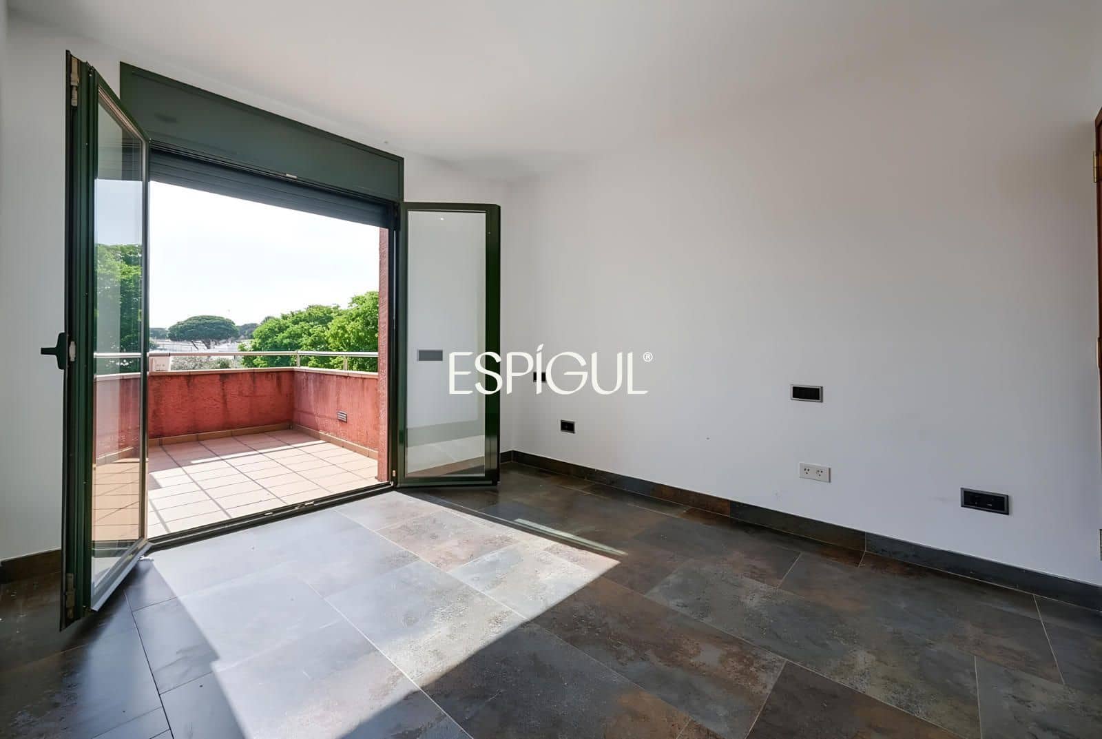 4 bedroom Villa for sale in L'Escala with pool garage - € 550,000 (Ref: 10016101)
