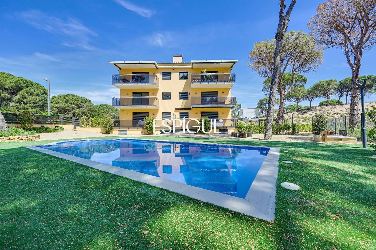 3 bedroom Flat for sale in Pals with pool garage - € 350,000 (Ref: 10016103)