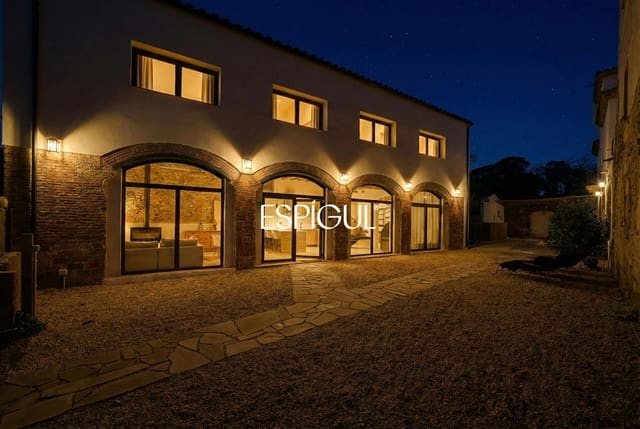 9 Zimmer Villa zu verkaufen in Santa Cristina d'Aro mit Pool - 6.950.000 € (Ref: 10016117)