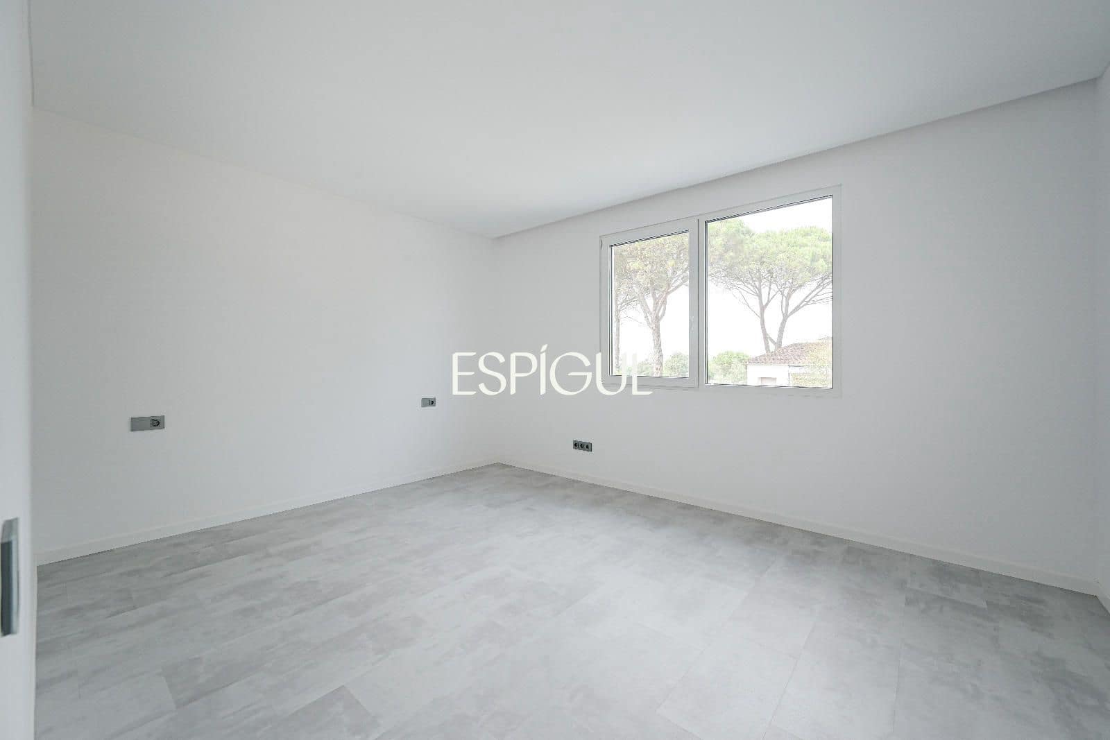 4 soveværelse Villa til salg i Llagostera med swimmingpool garage - € 435.000 (Ref: 10016120)
