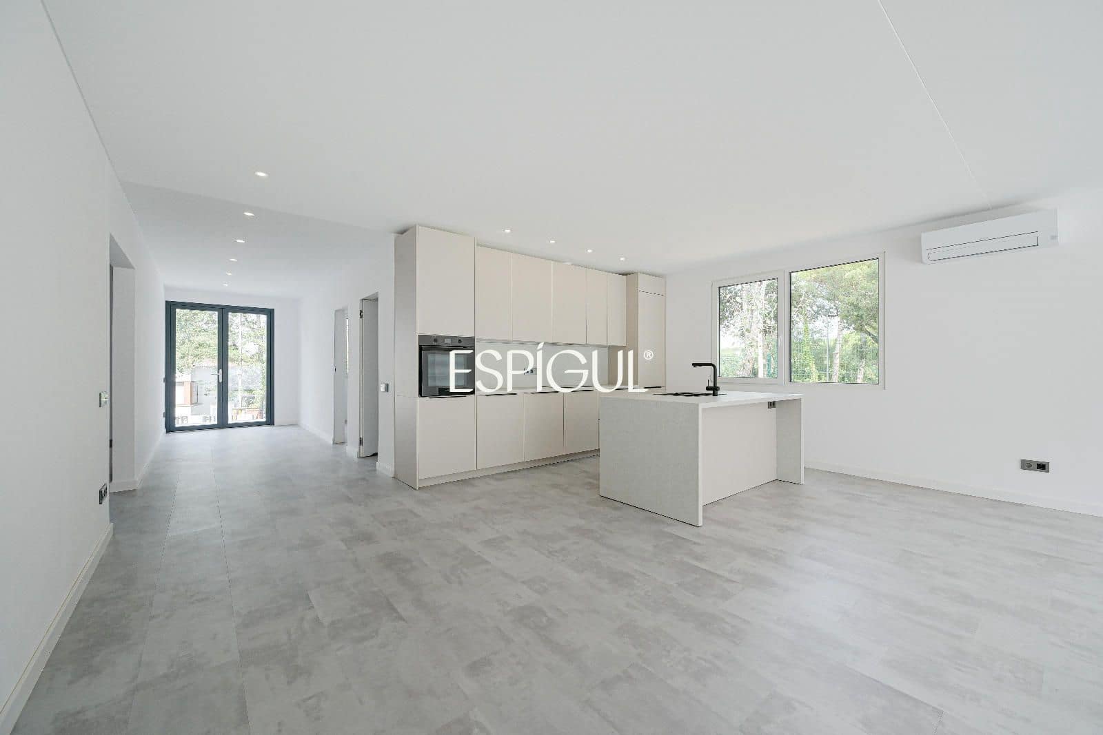 4 soveværelse Villa til salg i Llagostera med swimmingpool garage - € 435.000 (Ref: 10016120)