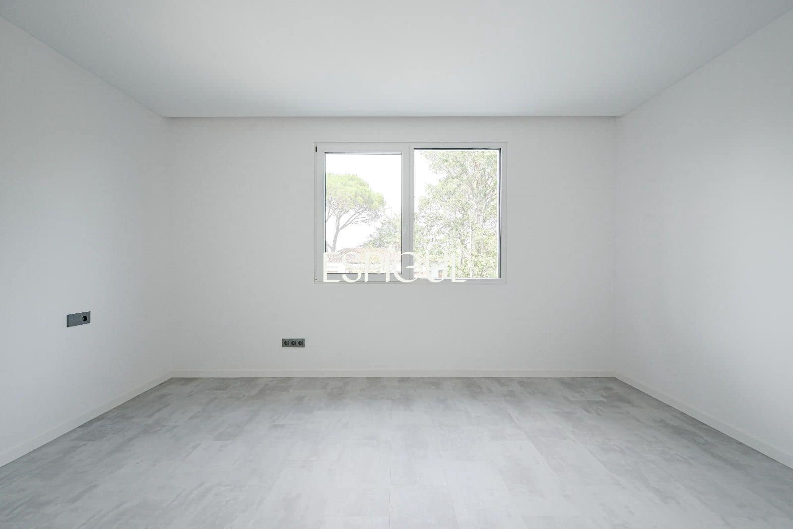 4 soveværelse Villa til salg i Llagostera med swimmingpool garage - € 435.000 (Ref: 10016120)
