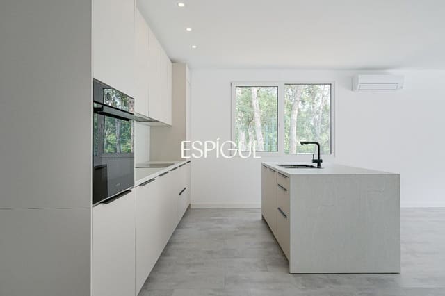 Chalet de 4 habitaciones en Llagostera en venta con piscina garaje - 435.000 € (Ref: 10016120)