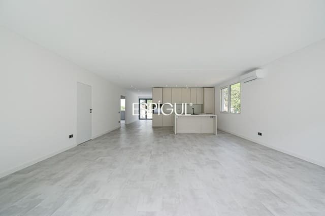 Chalet de 4 habitaciones en Llagostera en venta con piscina garaje - 435.000 € (Ref: 10016120)
