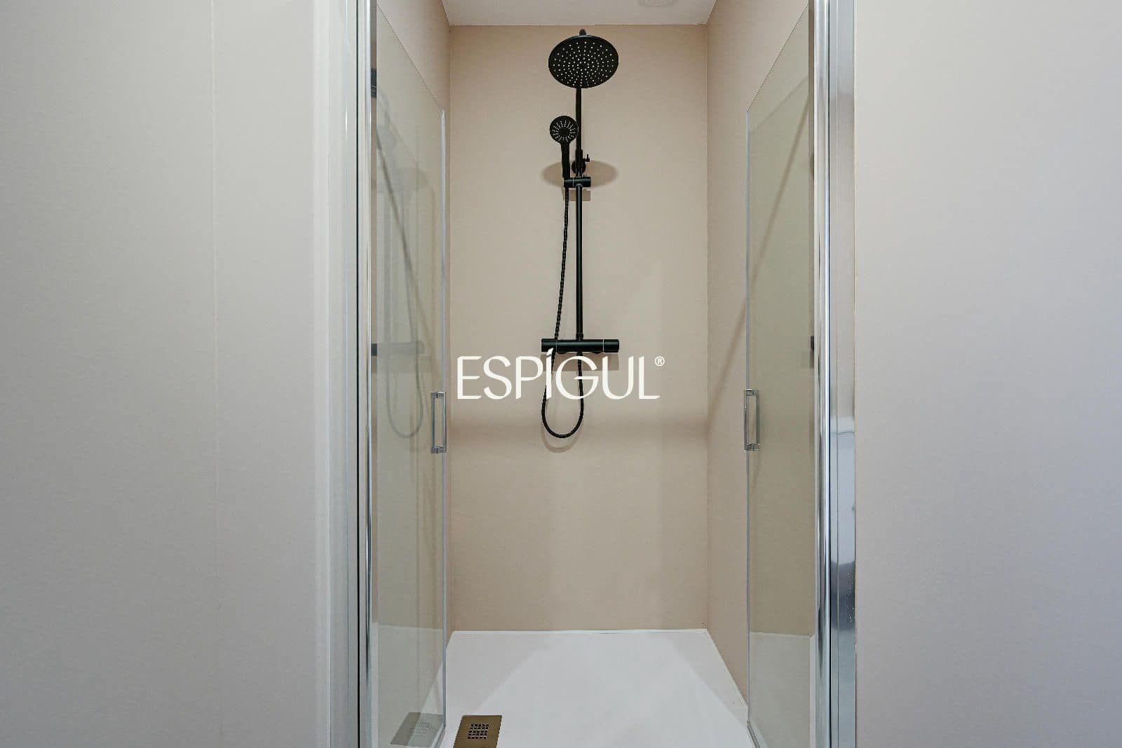 4 soveværelse Villa til salg i Llagostera med swimmingpool garage - € 435.000 (Ref: 10016120)