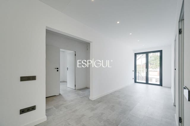 Chalet de 4 habitaciones en Llagostera en venta con piscina garaje - 435.000 € (Ref: 10016120)