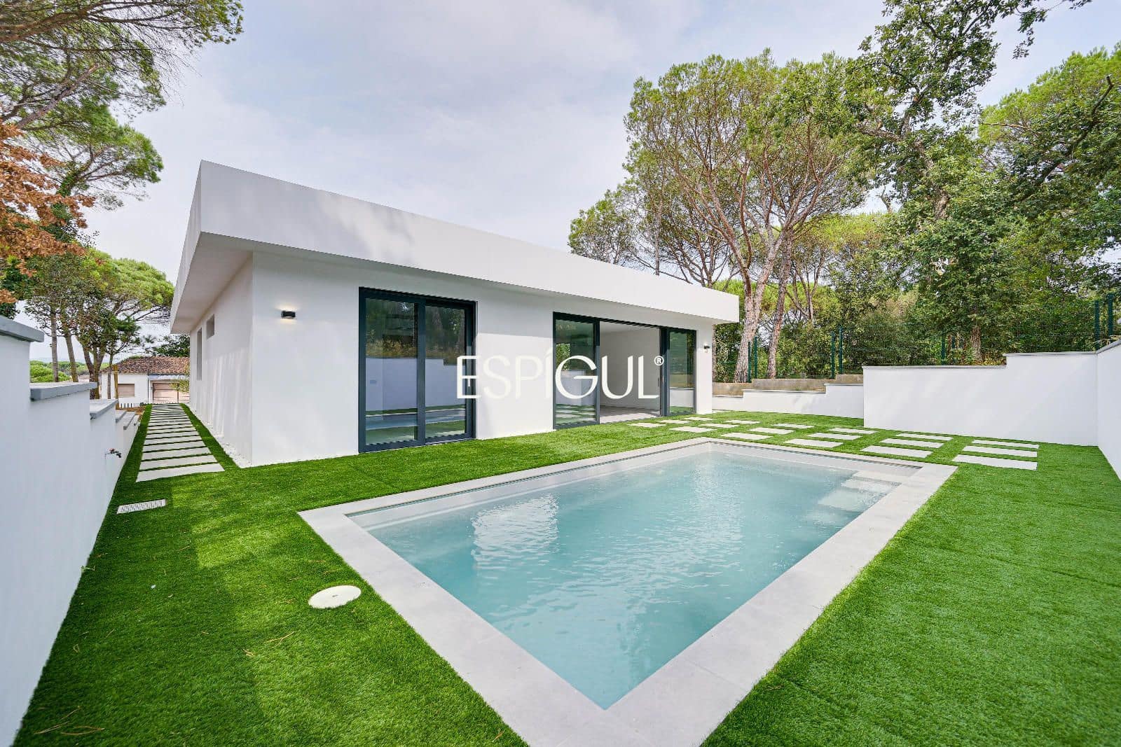 4 soveværelse Villa til salg i Llagostera med swimmingpool garage - € 435.000 (Ref: 10016120)