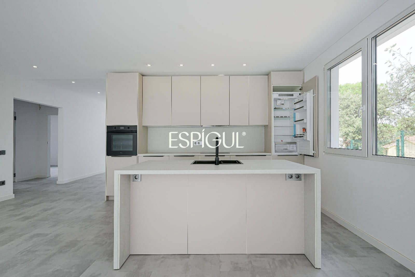 4 soveværelse Villa til salg i Llagostera med swimmingpool garage - € 435.000 (Ref: 10016120)