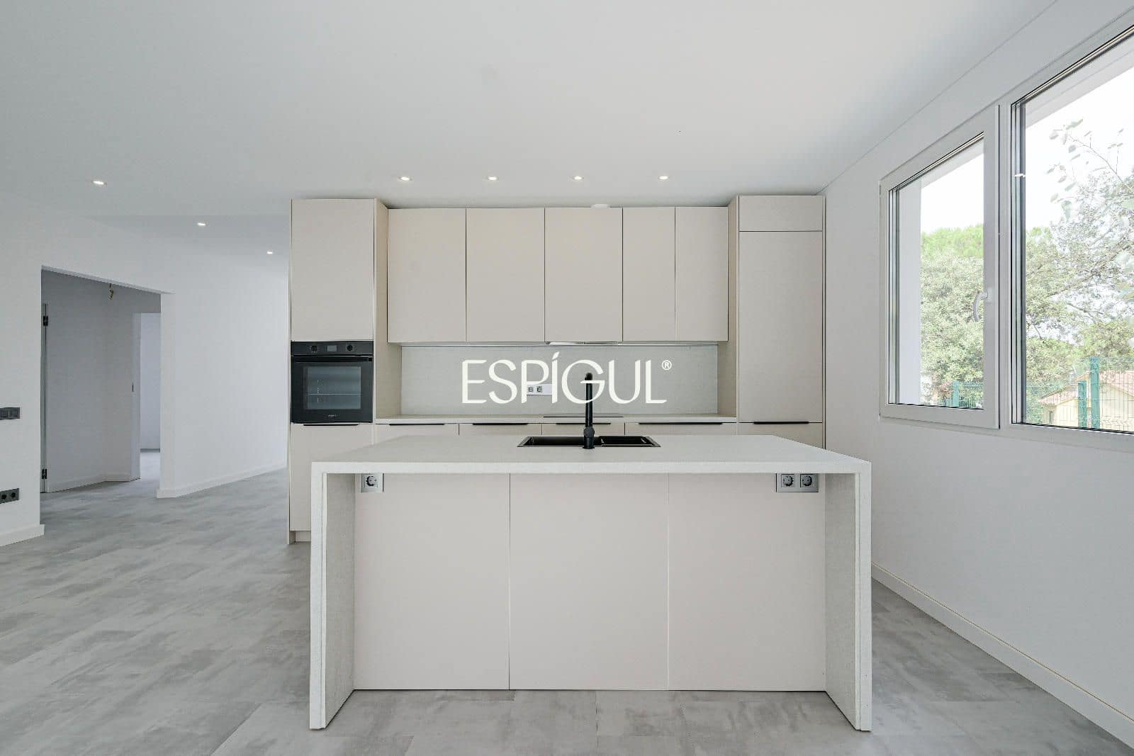 4 soveværelse Villa til salg i Llagostera med swimmingpool garage - € 435.000 (Ref: 10016120)