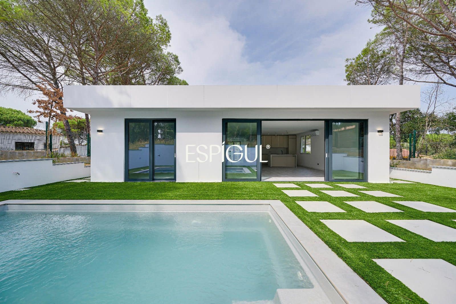 4 soveværelse Villa til salg i Llagostera med swimmingpool garage - € 435.000 (Ref: 10016120)