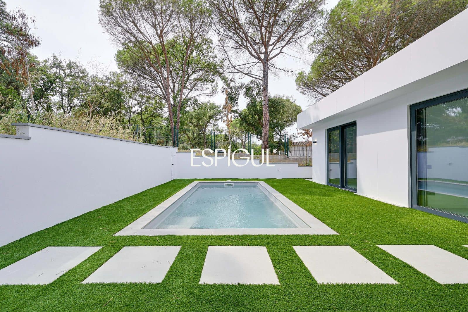 4 soveværelse Villa til salg i Llagostera med swimmingpool garage - € 435.000 (Ref: 10016120)