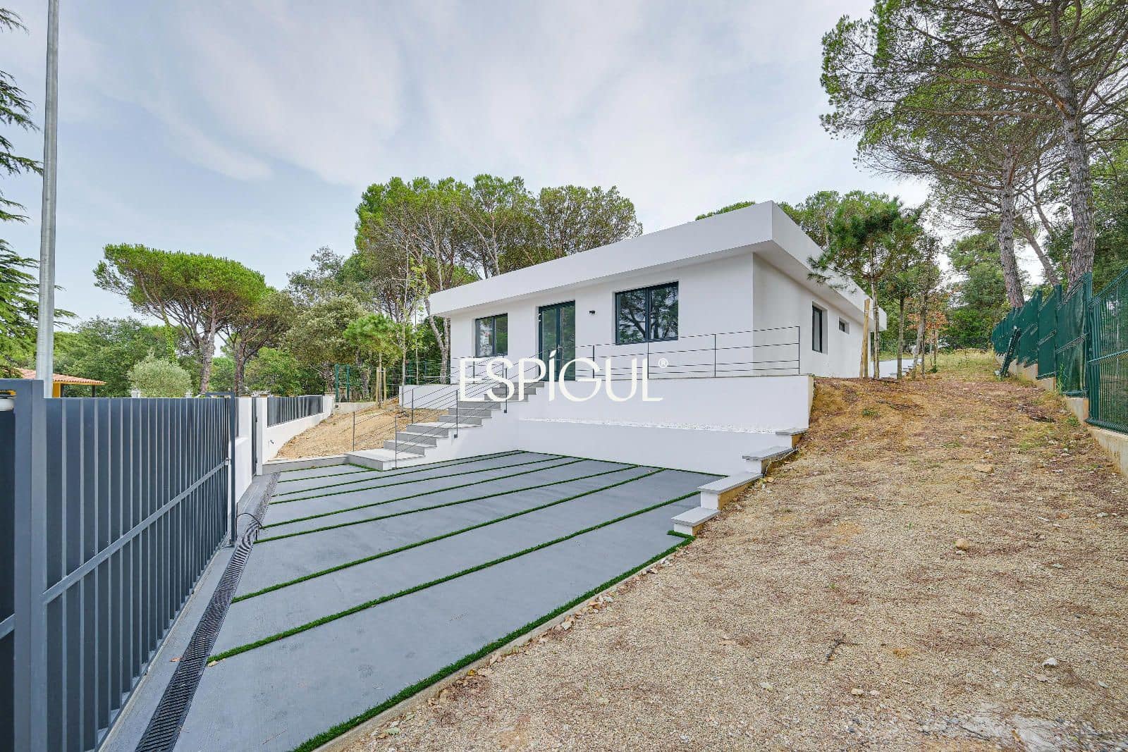 4 soveværelse Villa til salg i Llagostera med swimmingpool garage - € 435.000 (Ref: 10016120)