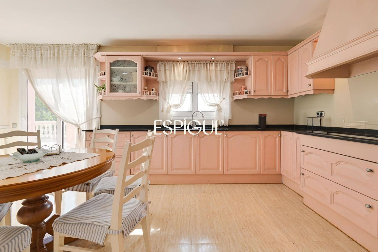 4 soveværelse Villa til salg i La Bisbal d'Emporda med garage - € 520.000 (Ref: 10024696)