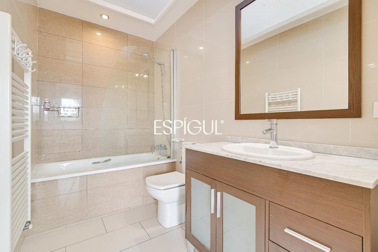 3 soveværelse Byhus til salg i La Bisbal d'Emporda med garage - € 330.000 (Ref: 10108698)