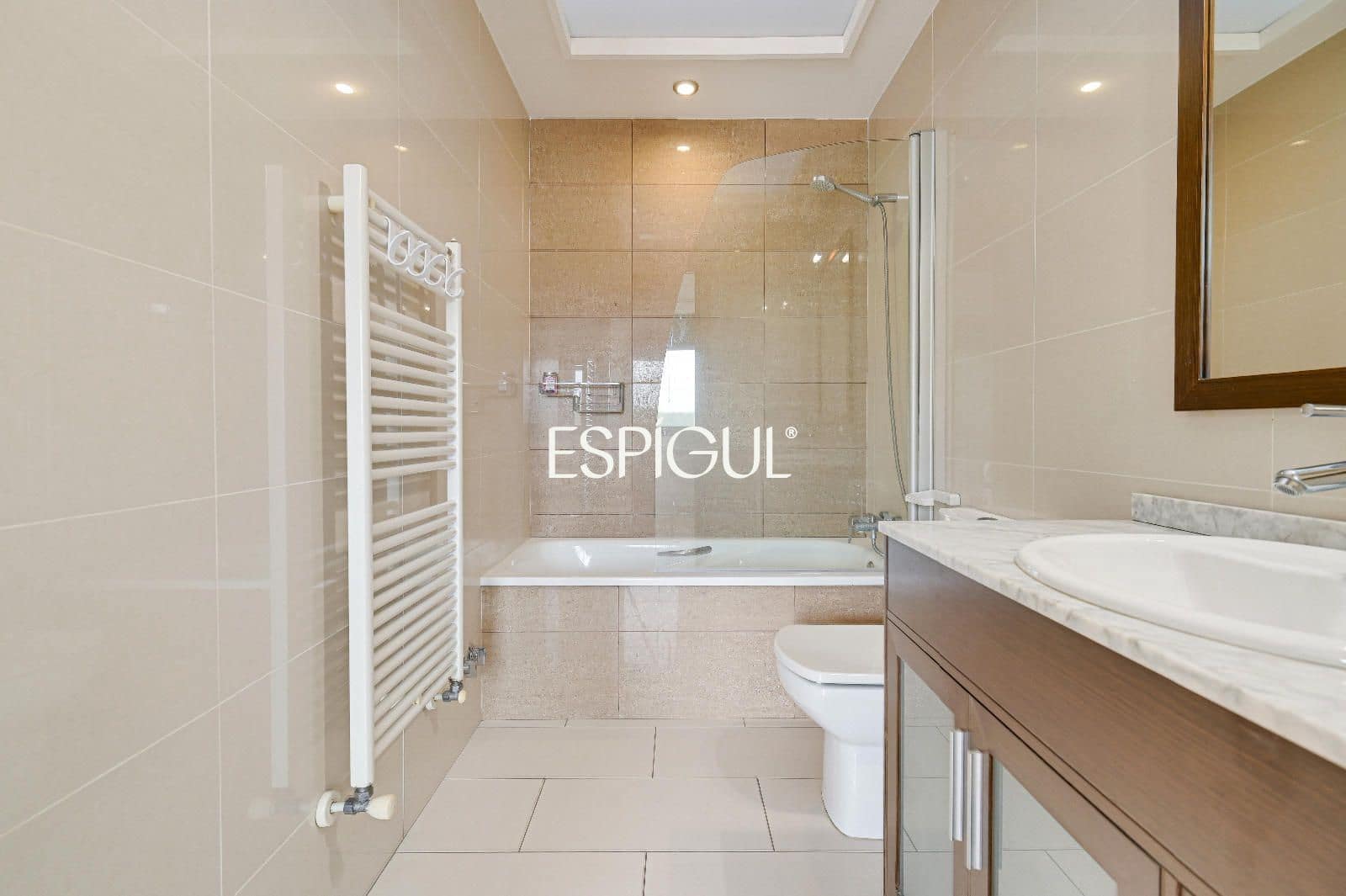 3 soveværelse Byhus til salg i La Bisbal d'Emporda med garage - € 330.000 (Ref: 10108698)
