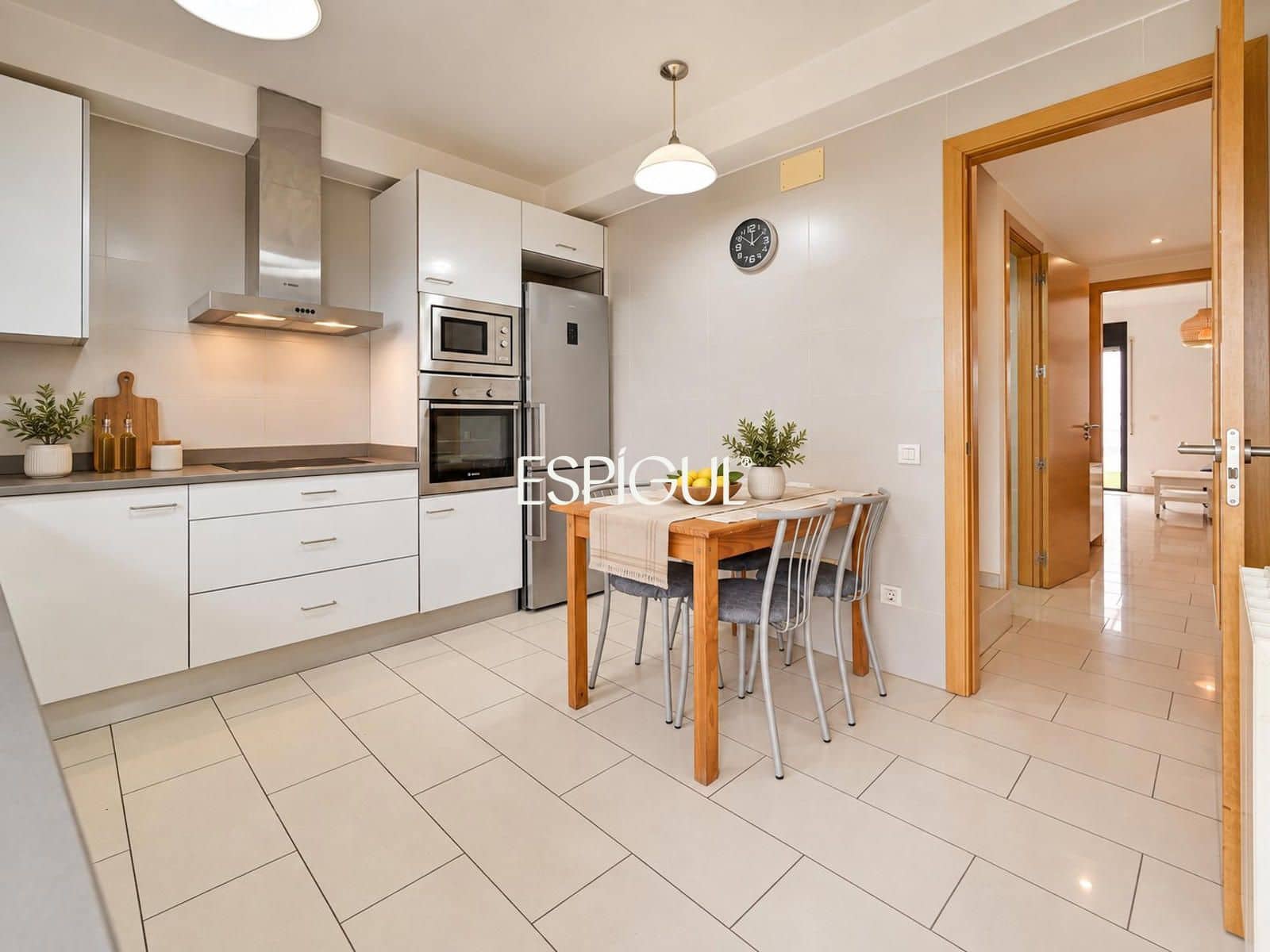 3 soveværelse Byhus til salg i La Bisbal d'Emporda med garage - € 330.000 (Ref: 10108698)