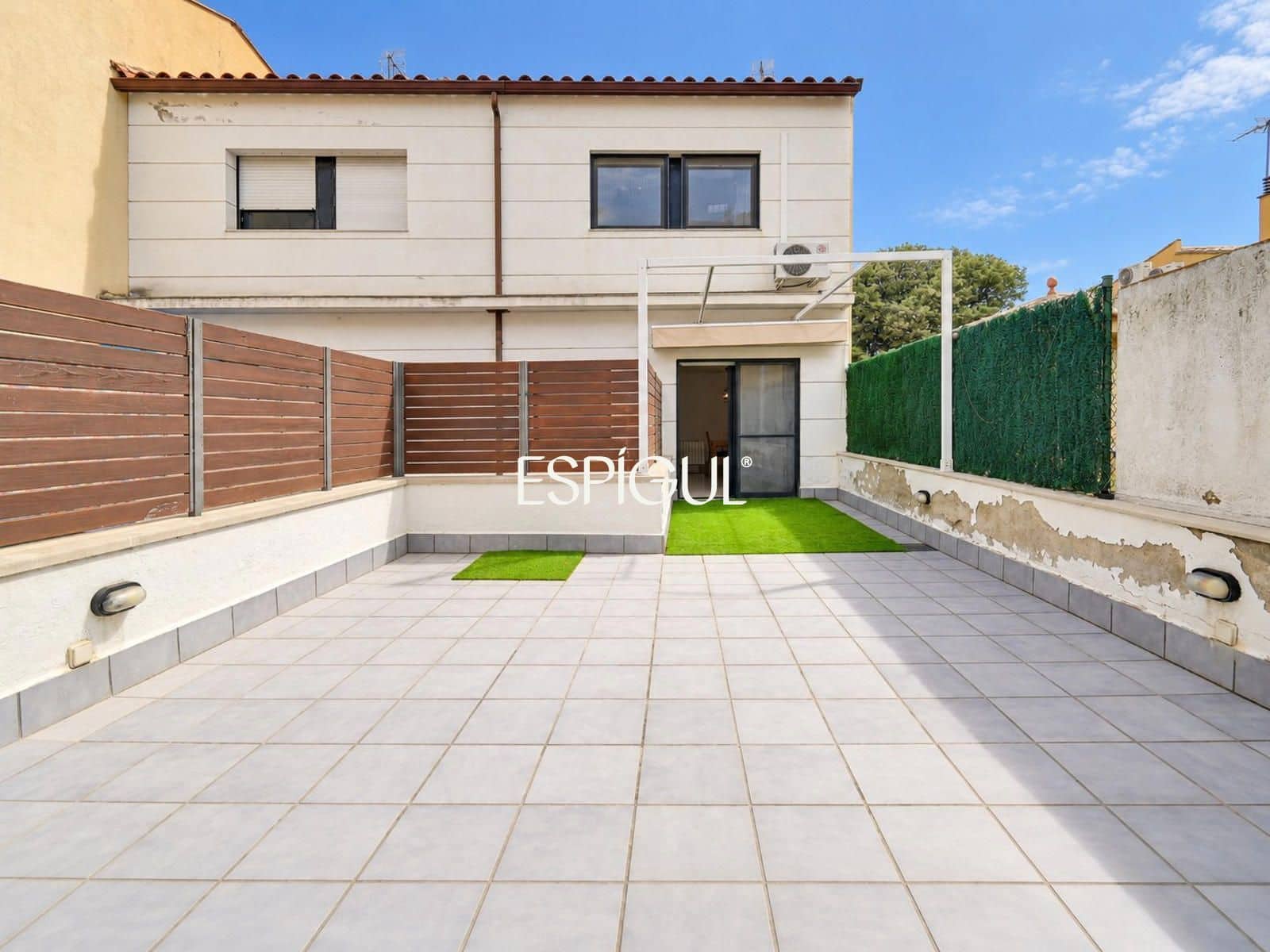 3 soveværelse Byhus til salg i La Bisbal d'Emporda med garage - € 330.000 (Ref: 10108698)