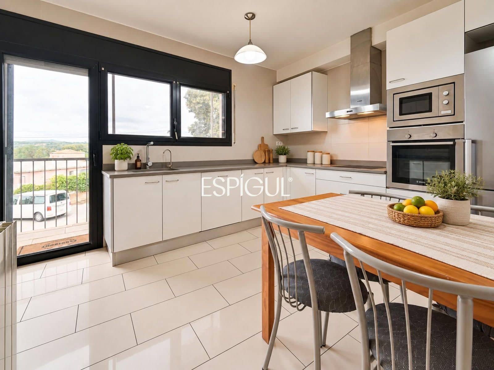 3 soveværelse Byhus til salg i La Bisbal d'Emporda med garage - € 330.000 (Ref: 10108698)