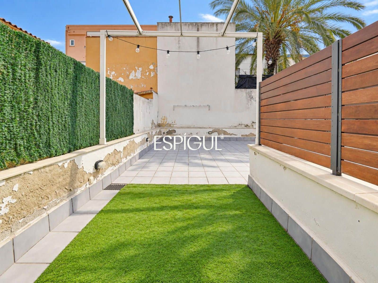 3 soveværelse Byhus til salg i La Bisbal d'Emporda med garage - € 330.000 (Ref: 10108698)