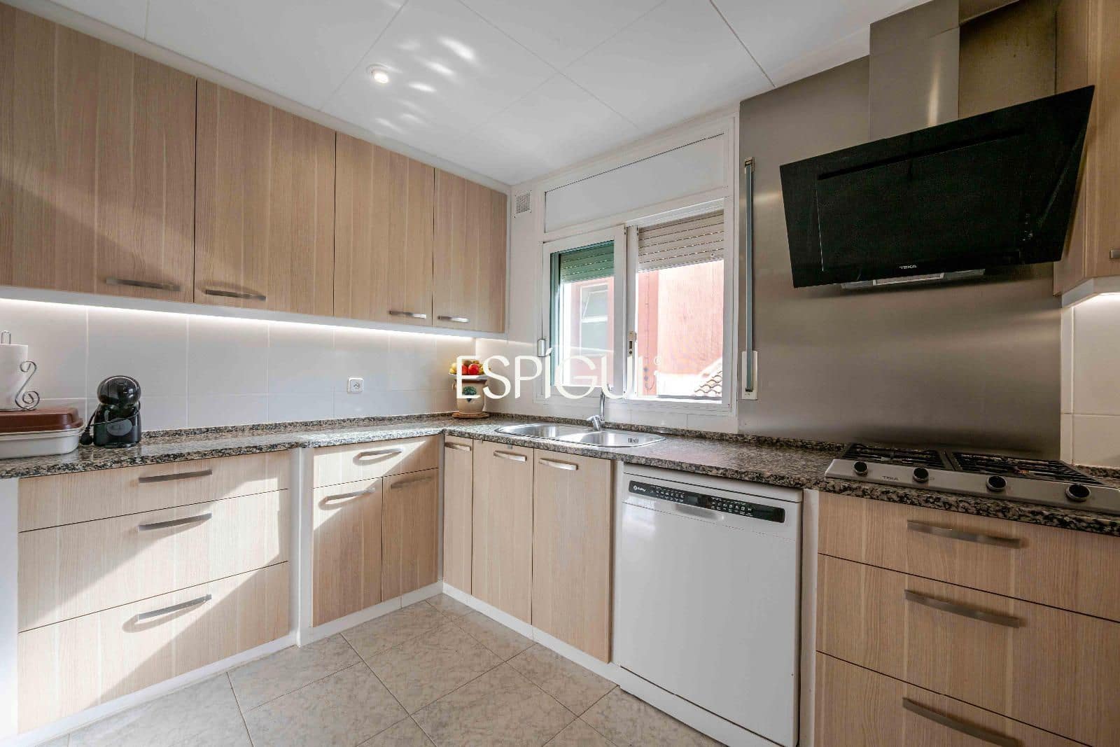 4 soveværelse Byhus til salg i Sant Feliu de Guixols med garage - € 450.000 (Ref: 10170445)