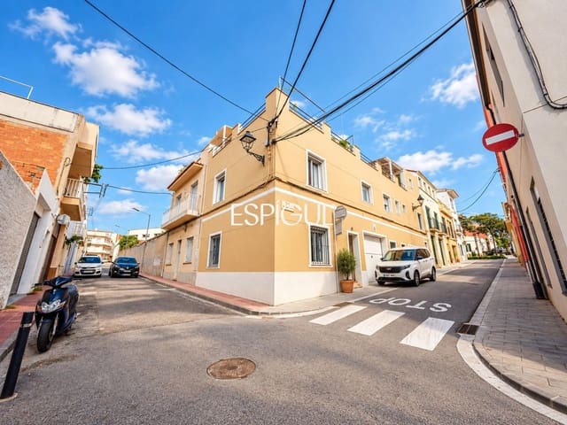 4 soveværelse Byhus til salg i Sant Feliu de Guíxols med garage - € 450.000 (Ref: 10170445)