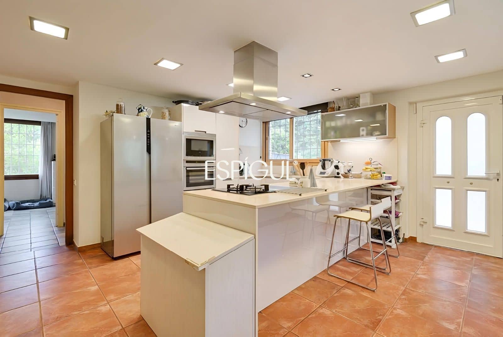 5 bedroom Villa for sale in Bellaterra with pool garage - € 1,050,000 (Ref: 10016123)