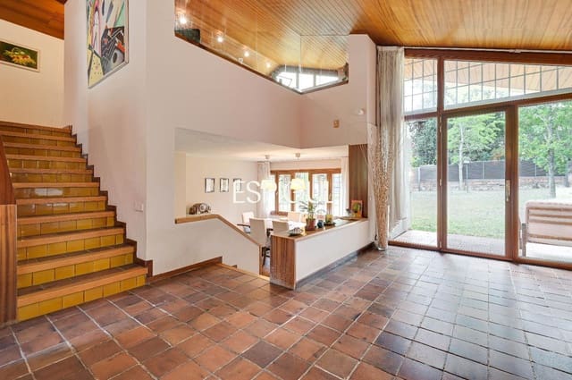 5 bedroom Villa for sale in Bellaterra, Cerdanyola del Vallès with pool garage - € 1,050,000 (Ref: 10016123)